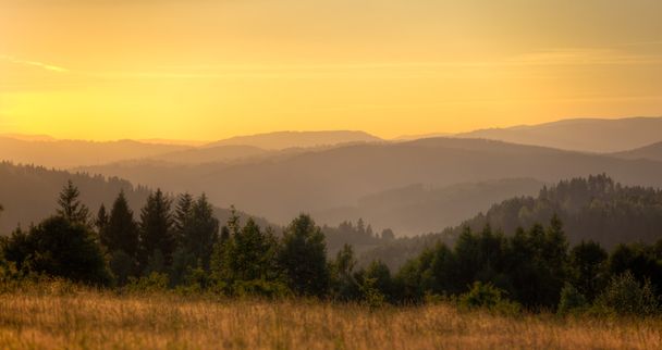 Evening haze in the mountains - Foto, afbeelding