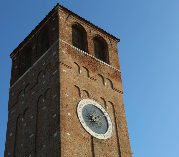 Πύργος Ρολογιού στο κέντρο της Chioggia νησί κοντά στη Βενετία Ιταλία - Φωτογραφία, εικόνα