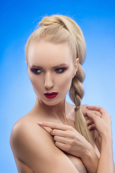 The beautiful blonde red lips girl portrait. Evening makeup. Blu - Фото, зображення