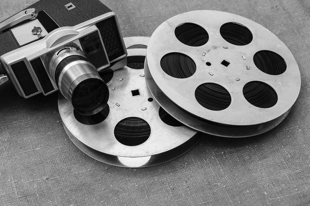 Eski film kamera, film makaraları ve clapperboards - Fotoğraf, Görsel