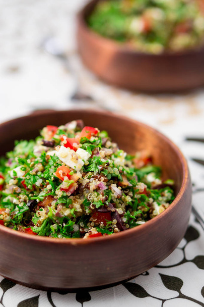 Quinoa tabbouleh salátás tál - Fotó, kép