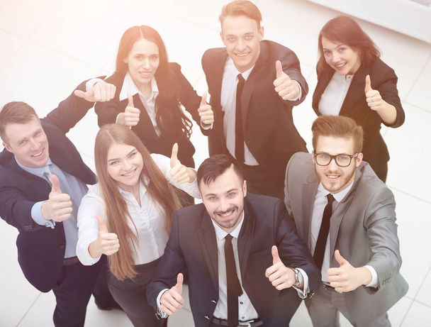 successful business team holding up a thumbs up - Foto, imagen
