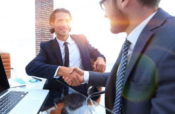 closeup. business handshake in an office. - Fotoğraf, Görsel
