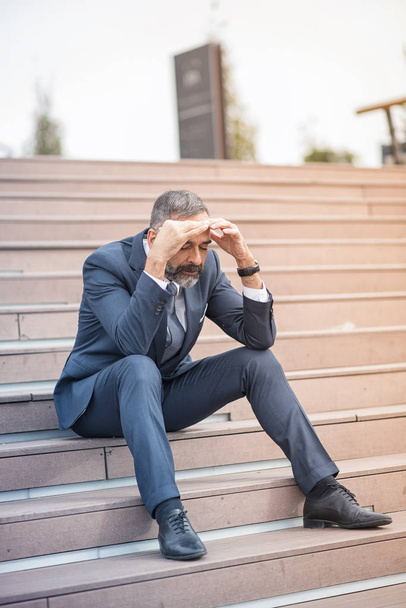 Depressed senior business man - Фото, изображение