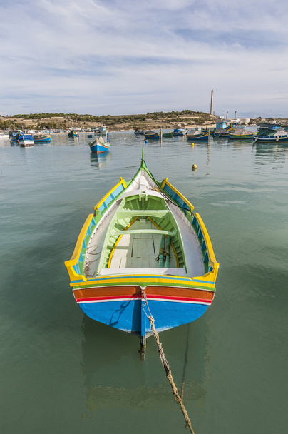 Каджик Лодка в гавани Марсашлока на Мальте
. - Фото, изображение