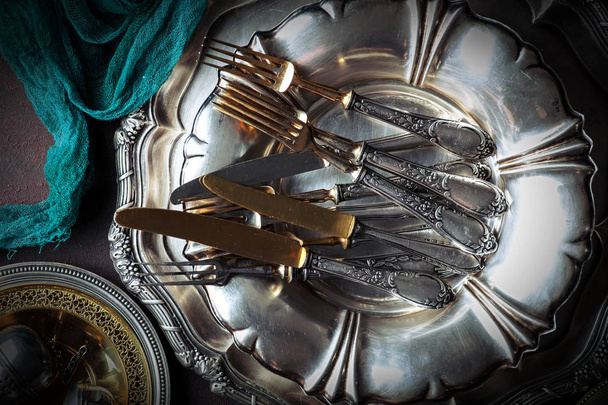 Old silver dishes with accessories for the kitchen - Foto, Imagem