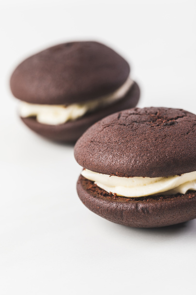 selective focus of chocolate cookies with cream isolated on white - Φωτογραφία, εικόνα