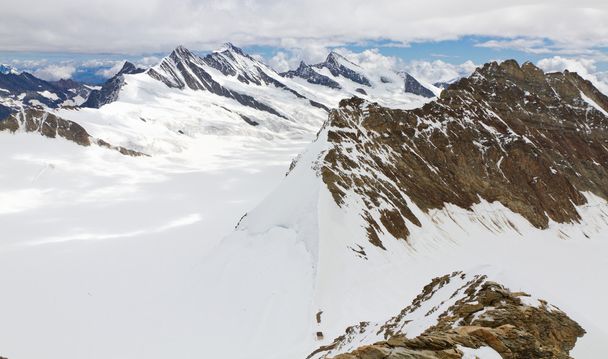 pasmo górskie, widok z góry moench, Szwajcaria - Zdjęcie, obraz