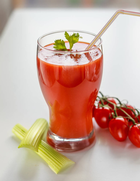 Tomato juice in a glass cup - Foto, Imagen