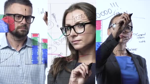 3 in 1 video. Man en vrouw trekt diverse groei grafieken, berekening van kansen op succes in een moderne glas-kantoor. Verticale video-montage. - Video