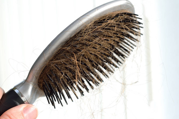 Haarbürste mit Kopfhaar - optionales Bild - Foto, Bild
