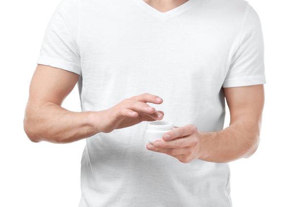 Man applying body cream on white background, closeup - Zdjęcie, obraz