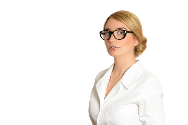 Блондинка жінка лікар крупним планом ізольовані на білим тлом - Фото, зображення