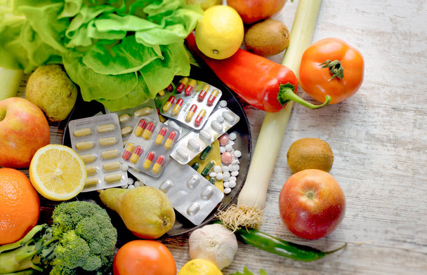 Note di alimentazione - cibo sano, mangiare frutta e verdura biologica e integratore alimentare nella dieta corretta
 - Foto, immagini