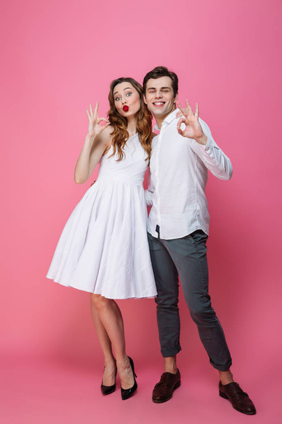 Full length portrait of an attractive smartly dressed couple - Photo, Image