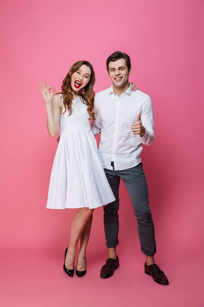 Full length portrait of a cheerful smartly dressed couple - Photo, Image