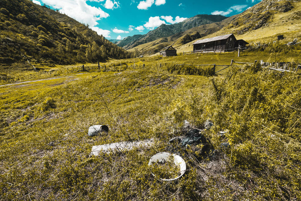 View of abandoned village in Altai mountains - Φωτογραφία, εικόνα
