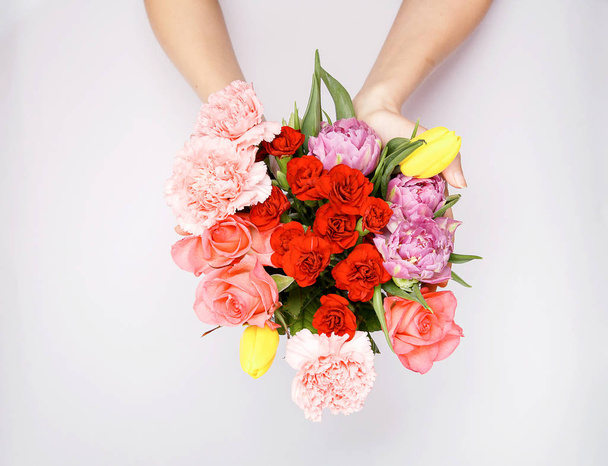 Colorful artificial bouquet, color toned process - Zdjęcie, obraz