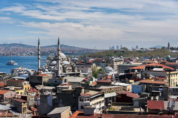 Városkép Suleymaniye mecset és a Boszporusz, Isztambul, Törökország. - Fotó, kép