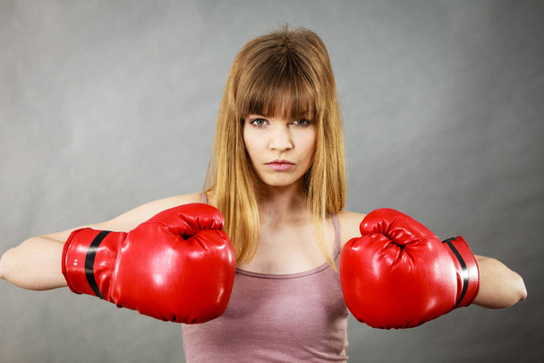 Woman wearing boxing gloves - Foto, Imagem