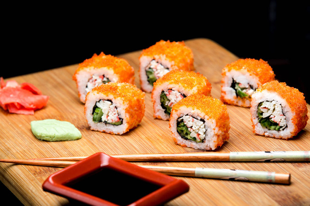 Califórnia Maki Sushi com Masago
. - Foto, Imagem