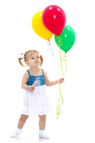 Little girl is playing with a balloon - Zdjęcie, obraz