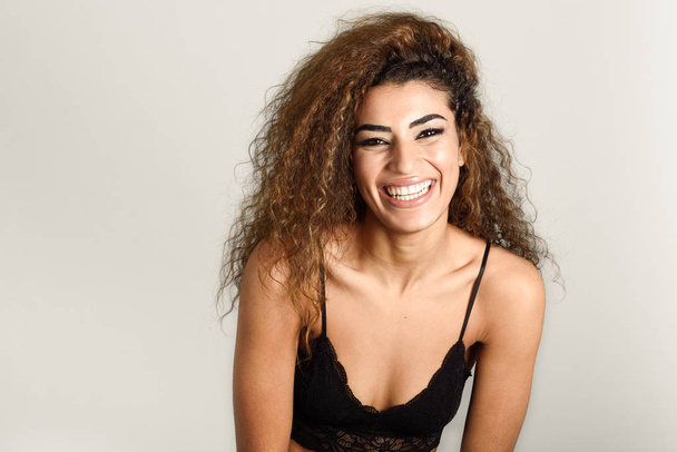 Young happy woman with curly hairstyle smiling - Foto, immagini