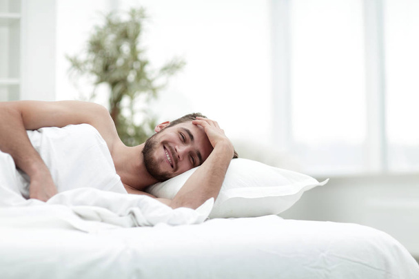 business man resting in a comfortable hotel room - Foto, Imagem