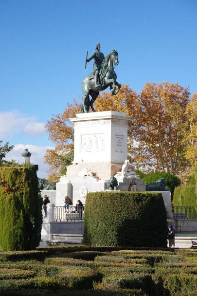 Estatua de Felipe IV en la Plaza de Oriente, Madrid, España (Plaza de Oriente)
 - Foto, Imagen