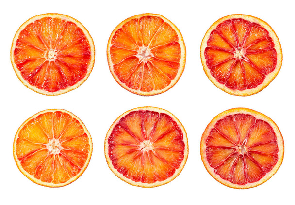 Conjunto de rebanada de naranja roja sangre aislada en blanco
 - Foto, Imagen