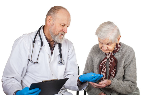 Yaşlı Engelli kadın ile erkek doktor - Fotoğraf, Görsel