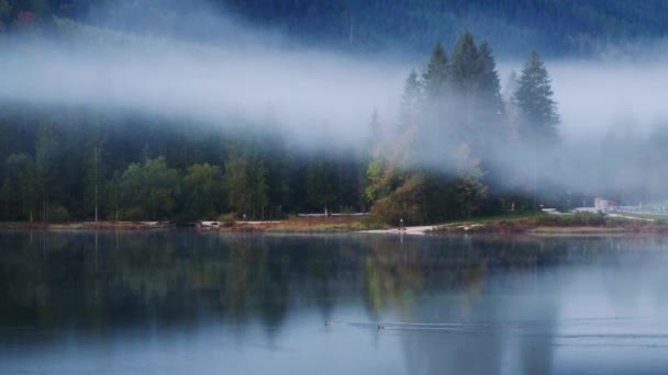 Znakomity jesienny poranek z Hintersee jezioro Bawarskie Alpy na granicy austriackiej, Niemcy, Europa - Materiał filmowy, wideo