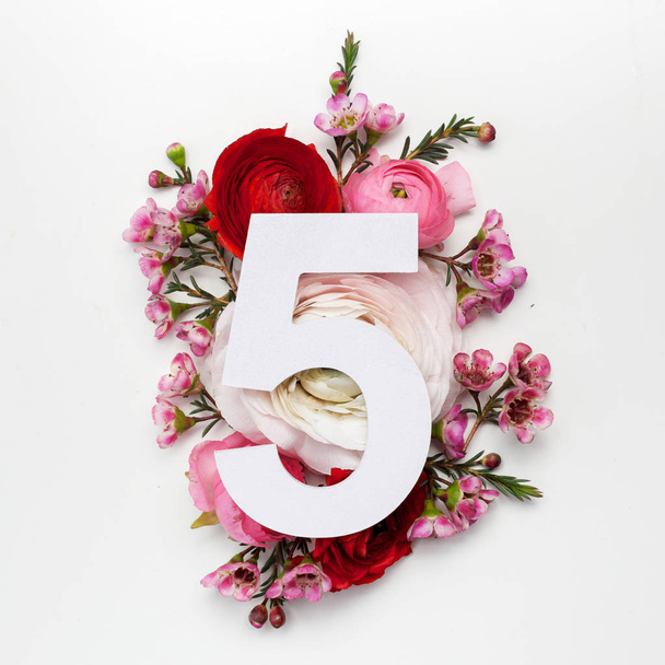 Layout with colorful flowers, leaves and number five. Flat lay. Top view. - Zdjęcie, obraz