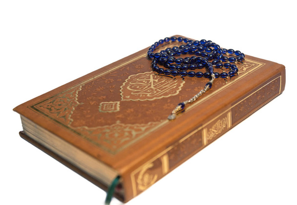 Chapelet musulman sur le Saint Coran
 - Photo, image