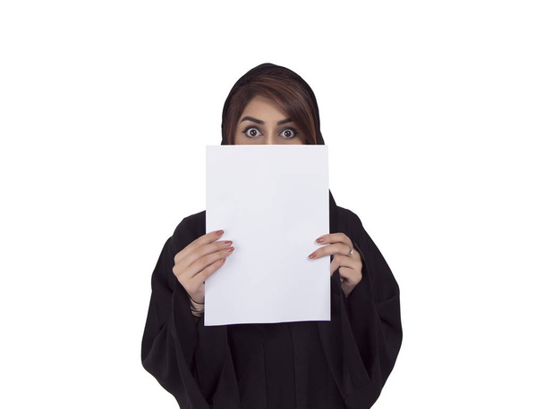 Váš text, překvapený arabské dívka s bílou tabuli na bílém  - Fotografie, Obrázek
