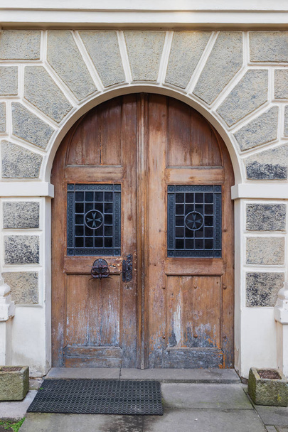 Porta de madeira velha
 - Foto, Imagem