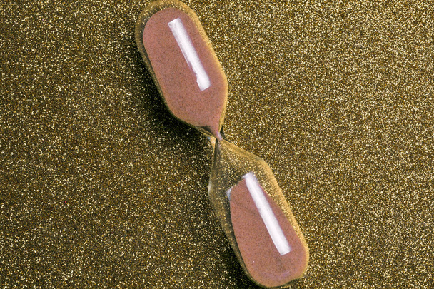 песочные часы на блестках
 - Фото, изображение