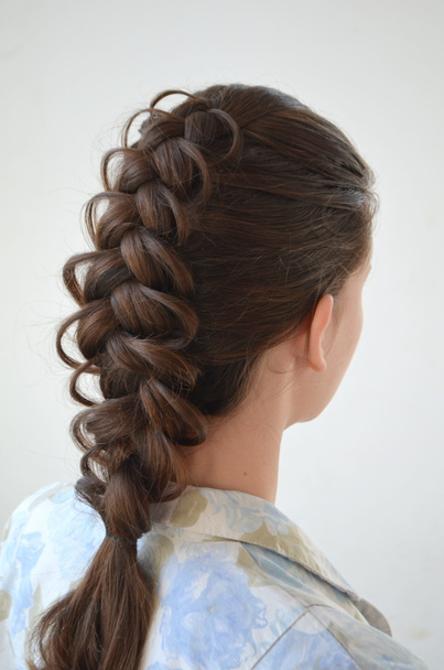 Calado trenza francesa, peinado con longitud media Maestría del tejido de pelo
 - Foto, imagen