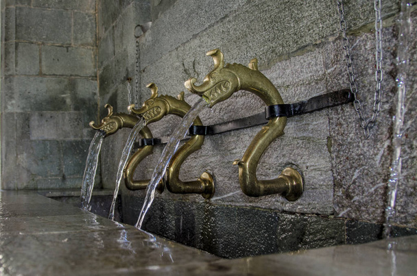 Fuente de agua bendita Monasterio de San Juan Bigorski - Macedonia
  - Foto, Imagen