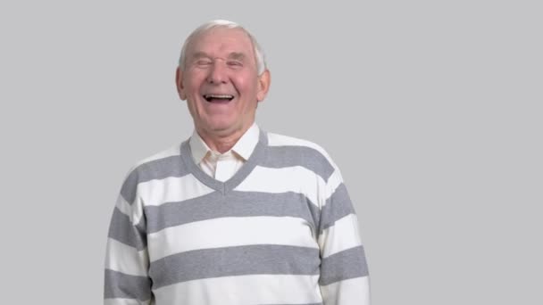 Aufgeregter alter Mann lacht. - Filmmaterial, Video