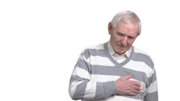 älterer alter Mann mit Beschwerden in der Brust. - Filmmaterial, Video