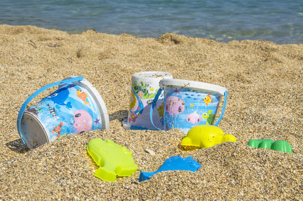 Giocattoli per bambini in spiaggia - attività per bambini in estate
 - Foto, immagini
