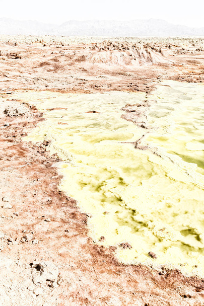  アフリカのダルール火山性の陥没 - 写真・画像