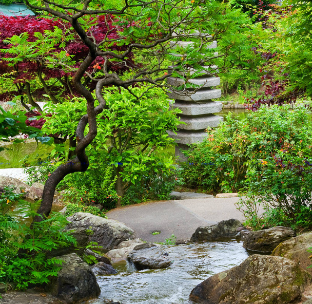 cascada piedra japonés jardín primer plano fondo
 - Foto, Imagen