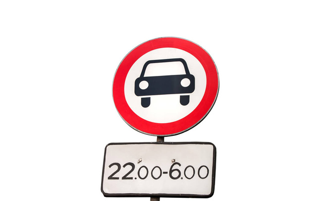 Europejskiej nie nadaje się do samochodów znak drogowy ostrzegawczy, na białym tle - Zdjęcie, obraz