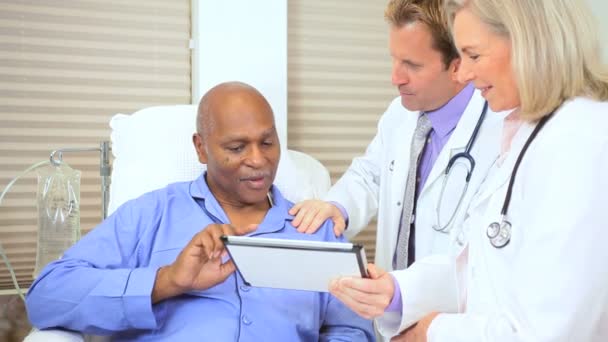 Behandlungsplan für Patienten aktualisiert Tablet-Technologie - Filmmaterial, Video