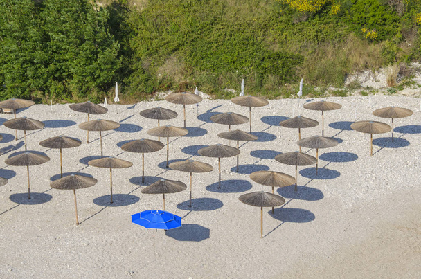 Ombre di sole sulla spiaggia
 - Foto, immagini