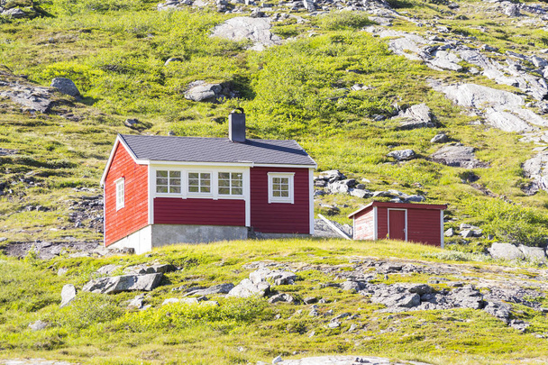 Κόκκινο σπίτι Νορβηγία τοπίο - Φωτογραφία, εικόνα