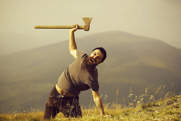 bearded man with ax on mountain - Foto, Imagen