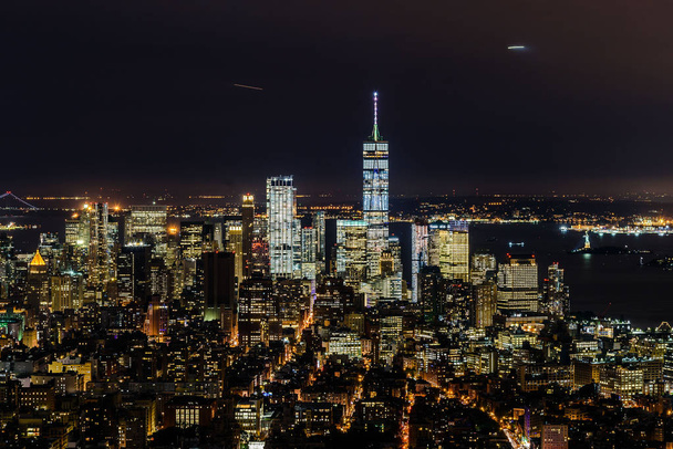 Nocna panorama Manhattan - Zdjęcie, obraz